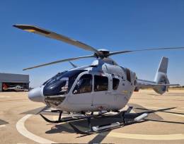 El ltimo de los H135 entregados por Airbus Helicopters a la Armada, el NIVAL 1206. (foto FLOAN)