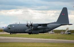 Un H�rcules de la Fuerza A�rea Uruguaya con su nuevo tono gris.