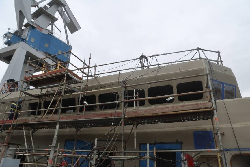 Vista frontal del puente de mando de la futura fragata “Bonifaz”.