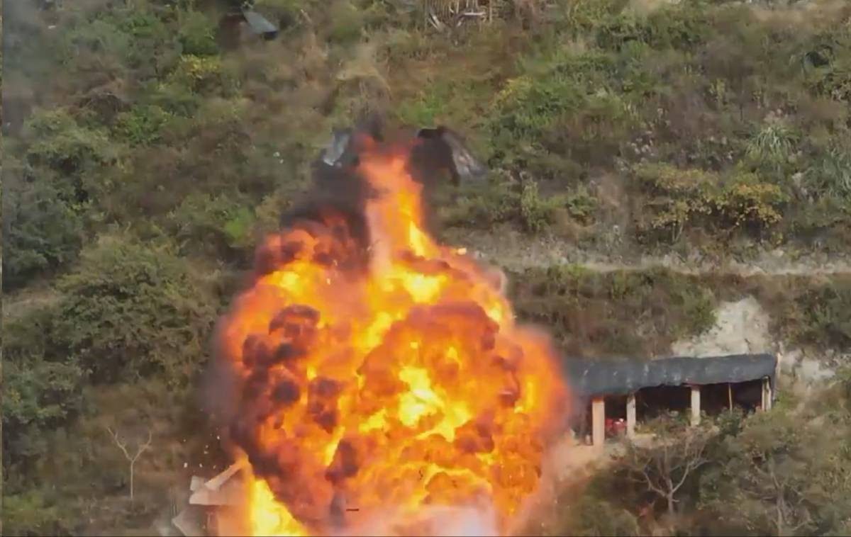 Voladura de una bocamina ilegal en Pataz. Al 15 de julio, el CUPAZ destruyo o neutralizo 24 campamentos, 54 bocaminas, y 6 socavones de minera ilegal.