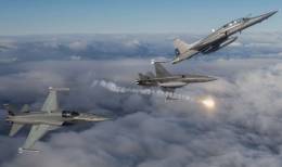 Tres aviones Northrop F-5 Tigres lllde la FuerzaA�rea de Chile (Fot�: Cees- Jan Van der Ende,Pucar�)