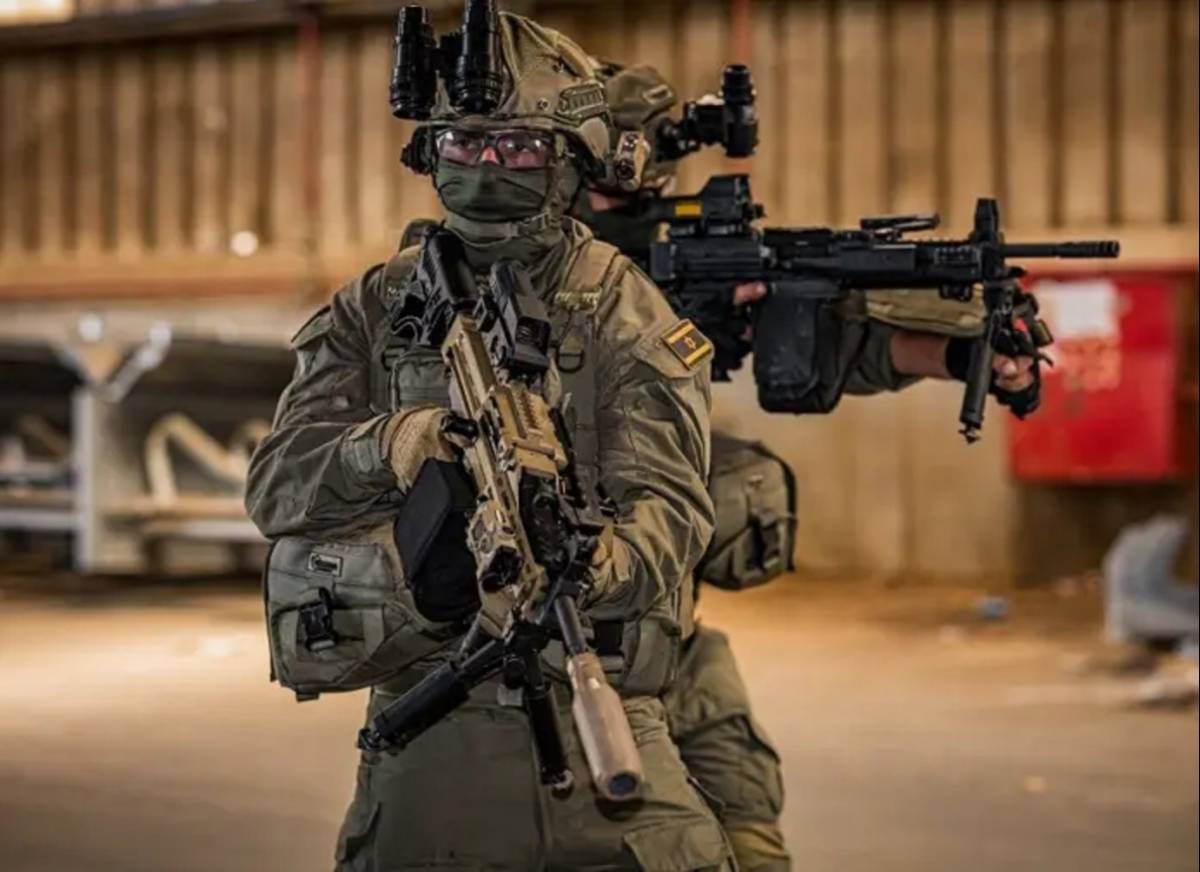 Los pelotones suelen incorporar en combate a uno de sus integrantes con una ametralladora ligera que les ayude a hacer frente a situaciones especialmente comprometidas. (IWI) Los pelotones suelen incorporar en combate a uno de sus integrantes con una ametralladora ligera que les ayude a hacer frente a situaciones especialmente comprometidas. (IWI)