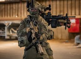 Los pelotones suelen incorporar en combate a uno de sus integrantes con una ametralladora ligera que les ayude a hacer frente a situaciones especialmente comprometidas. (IWI)