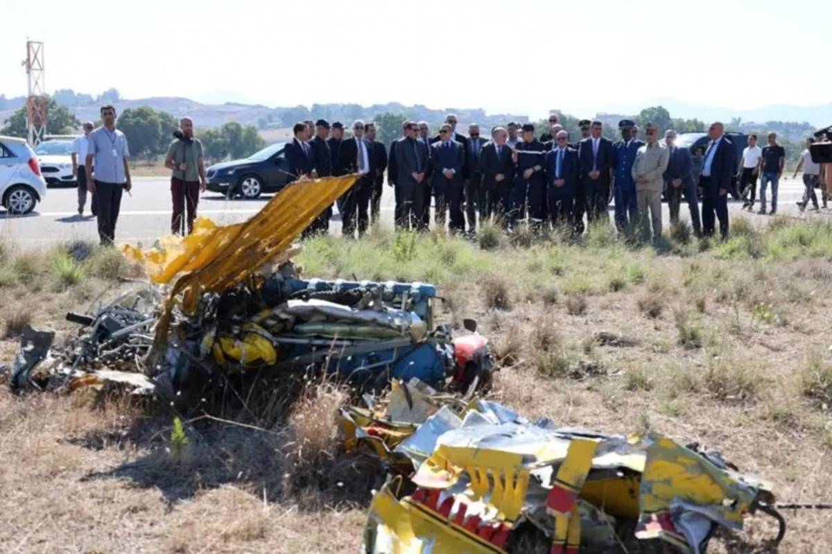Restos de la aeronave accidentada. Restos de la aeronave accidentada.