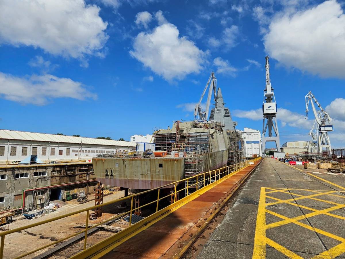 Vista de popa de la futura fragata Bonifaz en la grada n-1 del astillero de Ferrol (foto Navantia).