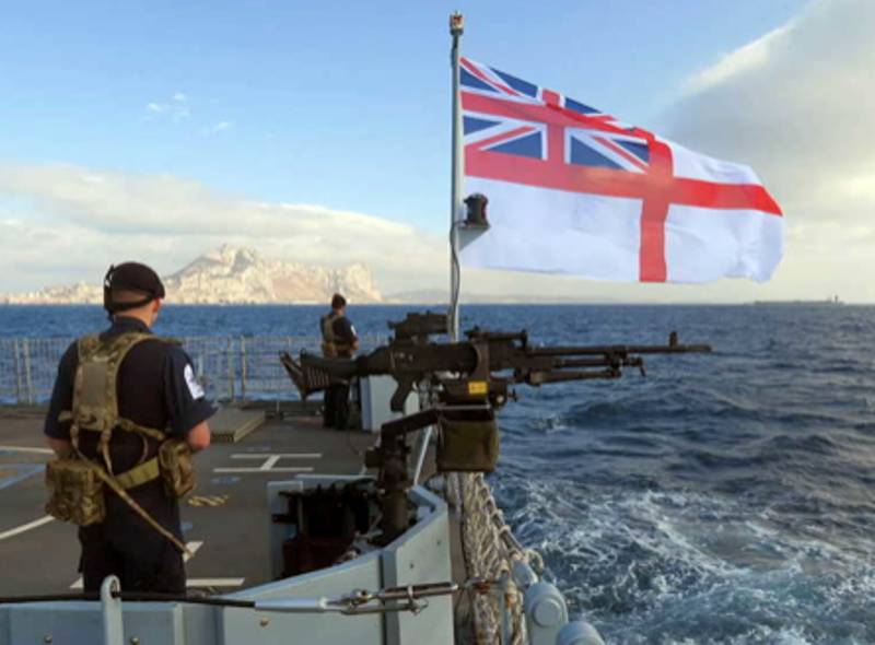 El HMS Forth de la Royal Navy en Gibraltar. El HMS Forth de la Royal Navy en Gibraltar.