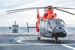 Un helicptero embarcado y varias unidades de la Armada de Chile. (foto: Juan Pablo Villablanca Toro, Periodista de la Tercera Zona Naval.)