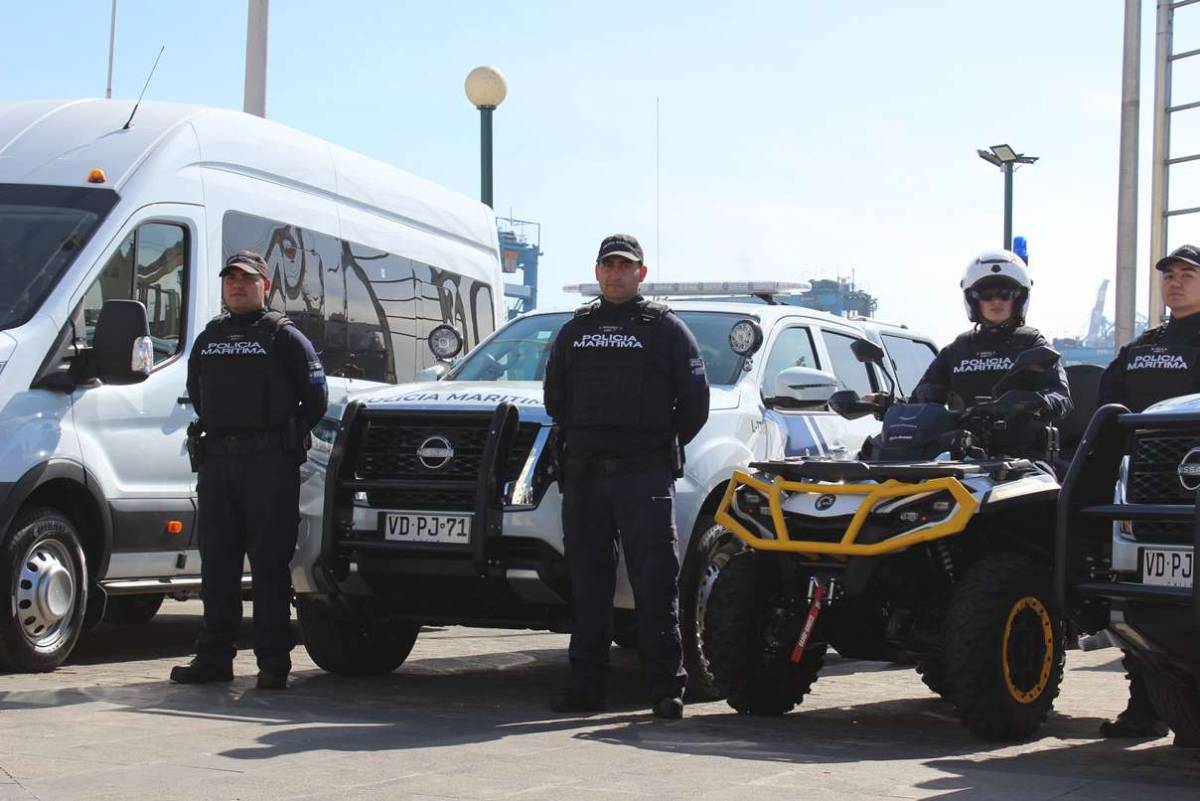 Ceremonia de entrega de los nuevos vehículos para la Policía Marítima de la Armada de Chile. (foto: Armada de Chile) Ceremonia de entrega de los nuevos vehículos para la Policía Marítima de la Armada de Chile. (foto: Armada de Chile)