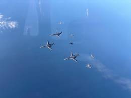 Formacin de tres bombarderos B-1B con cuatro EF-18M espaoles. (foto Ejrcito del Aire y del Espacio)