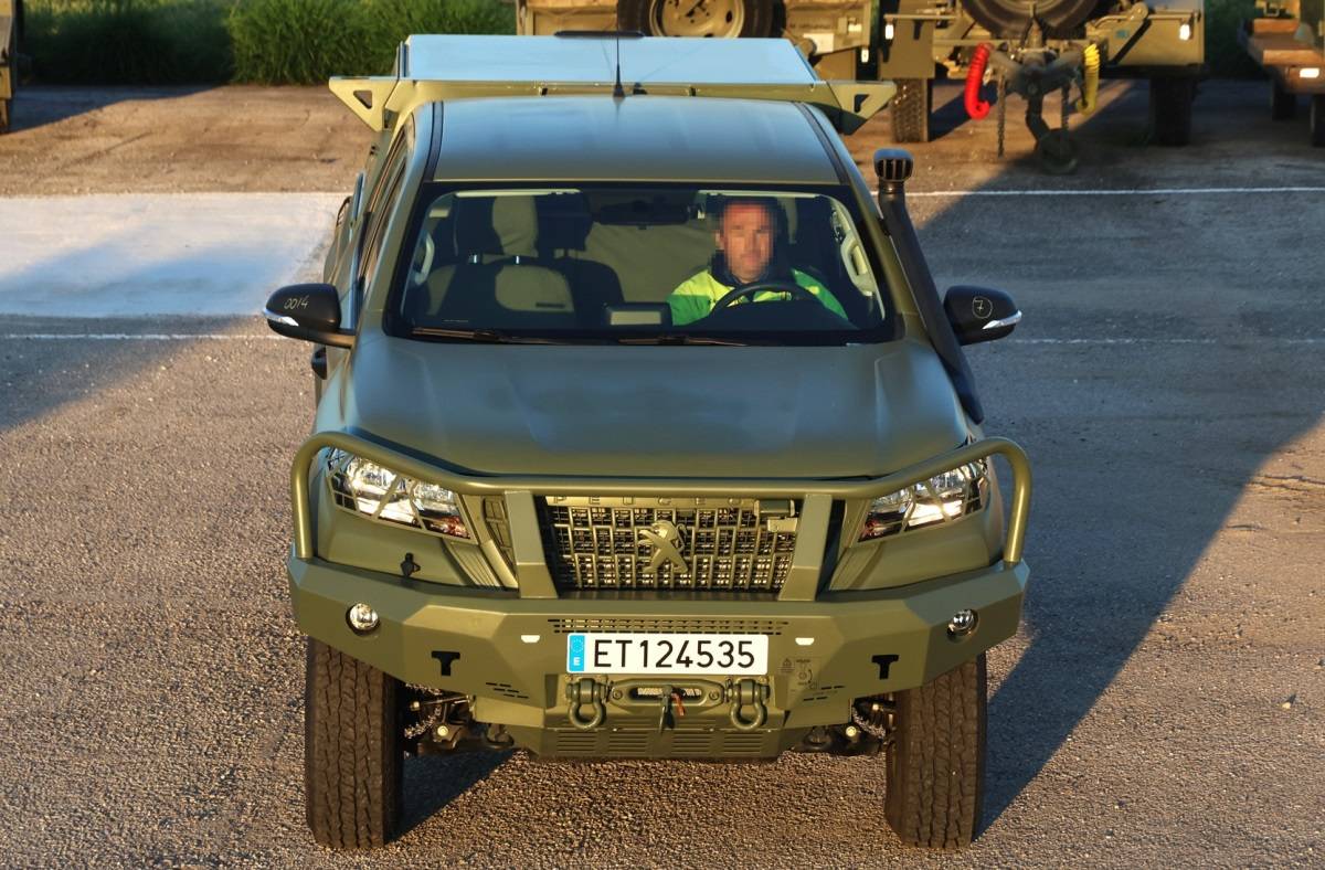 Vista frontal del nuevo Iturri “Landtreck” del Ejército de Tierra español. Vista frontal del nuevo Iturri “Landtreck” del Ejército de Tierra español.