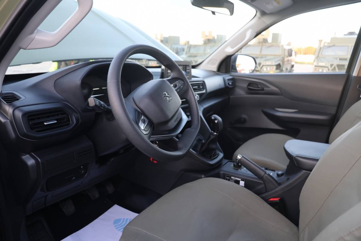 Parte delantera de la cabina del VMTT. Parte delantera de la cabina del VMTT.