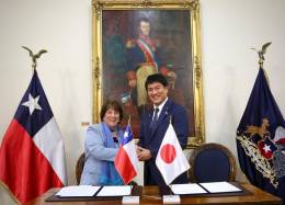 Firma del acuerdo de cooperacin en defensa entre Japn y Chile.