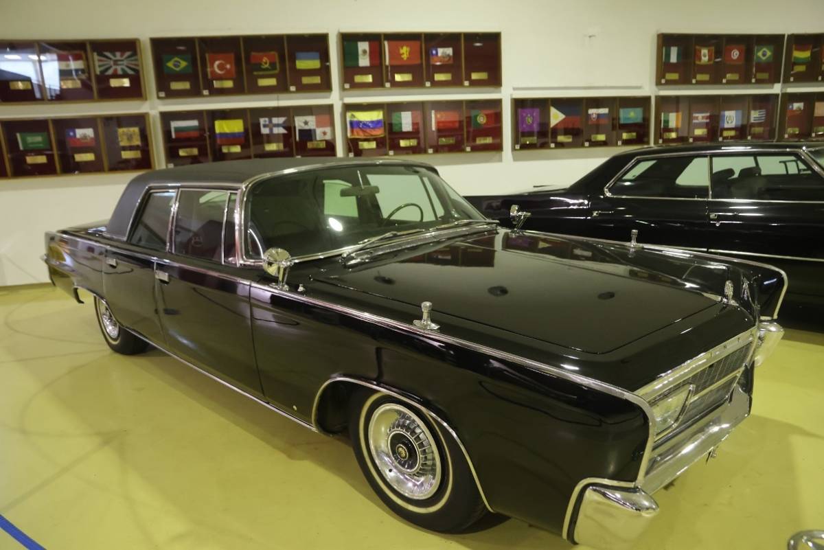 Otra de las piezas únicas de la colección es este Chrysler “Imperial LeBaron”, adquirido a través del innovador empresario Eduardo Barreiros. Otra de las piezas únicas de la colección es este Chrysler “Imperial LeBaron”, adquirido a través del innovador empresario Eduardo Barreiros.