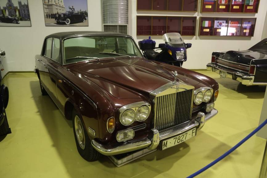 Otro Rolls Royce presentes es este usado por la Embajada de España en Reino Unido, que tras su baja se trasladó a la Colección de la Guardia Real.