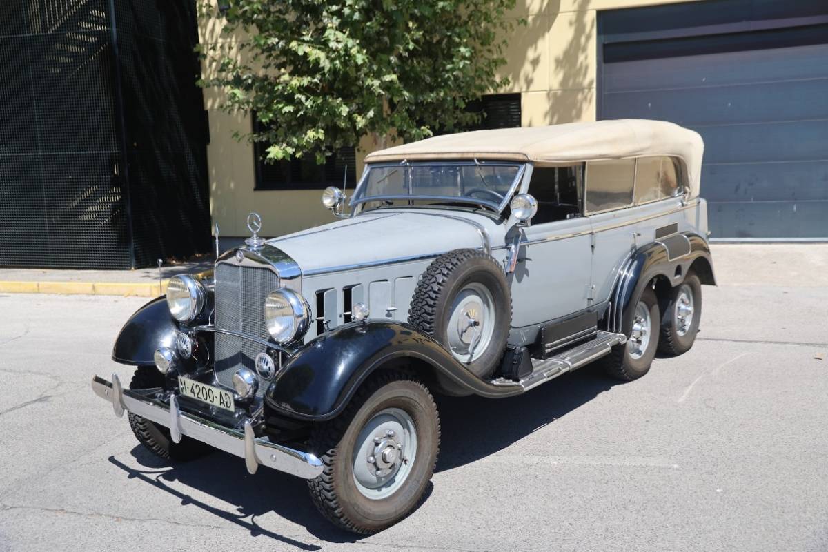 Otra de las piezas excepcionales de la colección es este Mercedes-Benz 540 G4 W31 de tres ejes, de los que solo quedan 3 en el mundo, siendo este el único que se encuentra en estado original. Otra de las piezas excepcionales de la colección es este Mercedes-Benz 540 G4 W31 de tres ejes, de los que solo quedan 3 en el mundo, siendo este el único que se encuentra en estado original.
