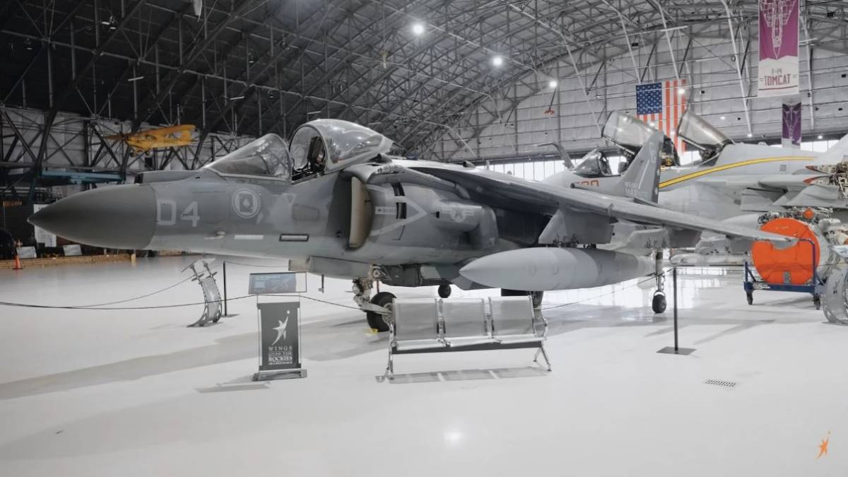 El AV-8B de los Marines ya expuesto en el Wings Over the Rockies Air and Space Museum de Denver. (foto Wings Over the Rockies) El AV-8B de los Marines ya expuesto en el Wings Over the Rockies Air and Space Museum de Denver. (foto Wings Over the Rockies)