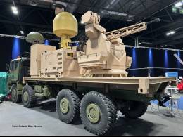 Tres o cuatro sistemas artilleros como este presentado en FEINDEF 25 pueden asegurar cierta proteccin contra amenazas areas de instalaciones como bases areas y EVAs.   (Octavio Dez Cmara)