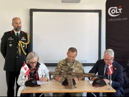 La firma del contrato para la adquisici�n de 26.000 nuevos fusiles de asalto para Dinamarca se rubric� s�lo hace unos pocos d�as. (MD Dinamarca)