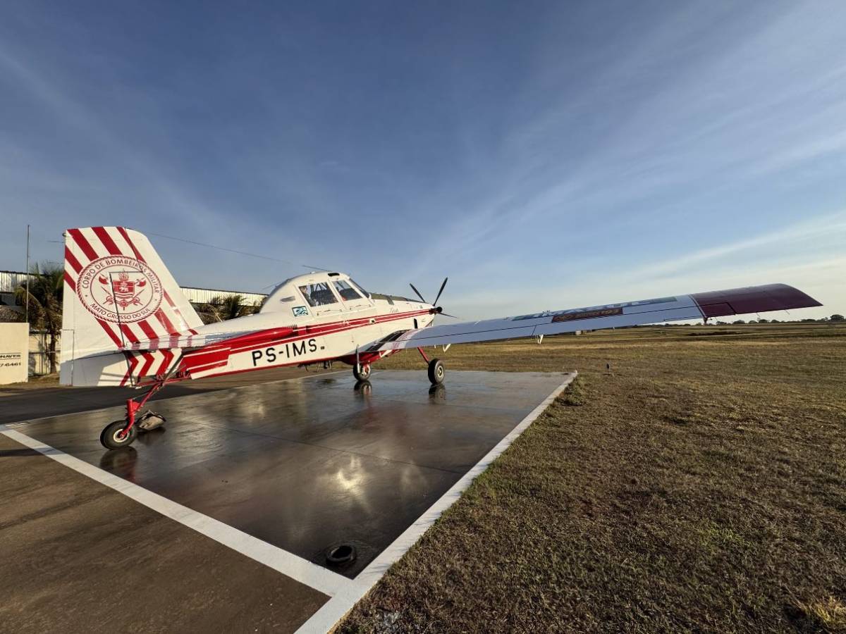 Un avin Air Tractor de extincin de incendios.