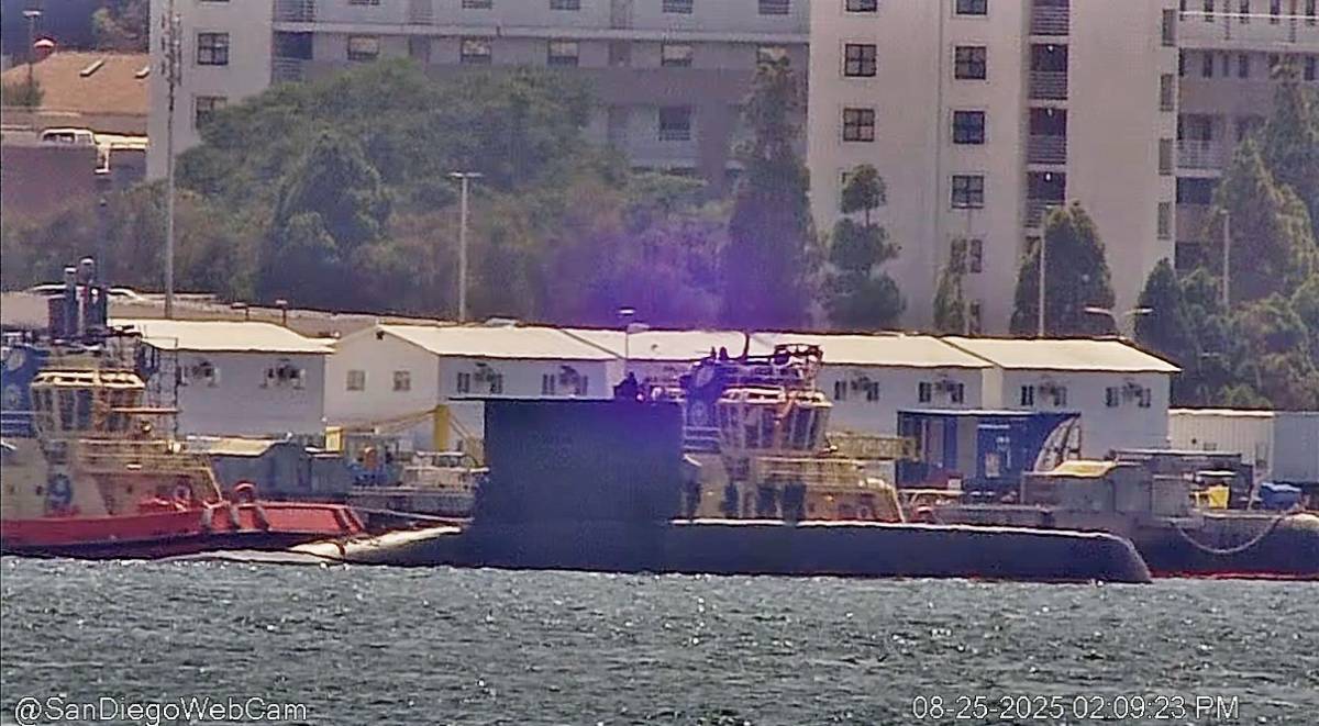 El submarino Thomson de la Armada de Chile en San Diego. (foto: WarshipCam)