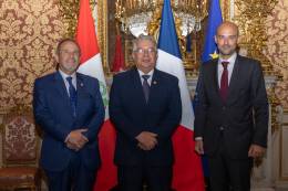 El Canciller Elmer Schialer y el Ministro de Defensa, Walter Astudillo Chvez, con el Ministro para Europa y Asuntos Exteriores, Jean-Nol Barrot.