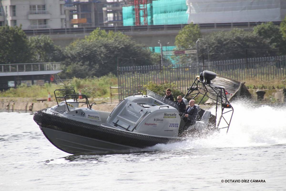En la feria britnica DSEI se incluye una zona acutica donde es habitual presentar soluciones navales y exponer modernos buques militares.  (Octavio Dez Cmara)