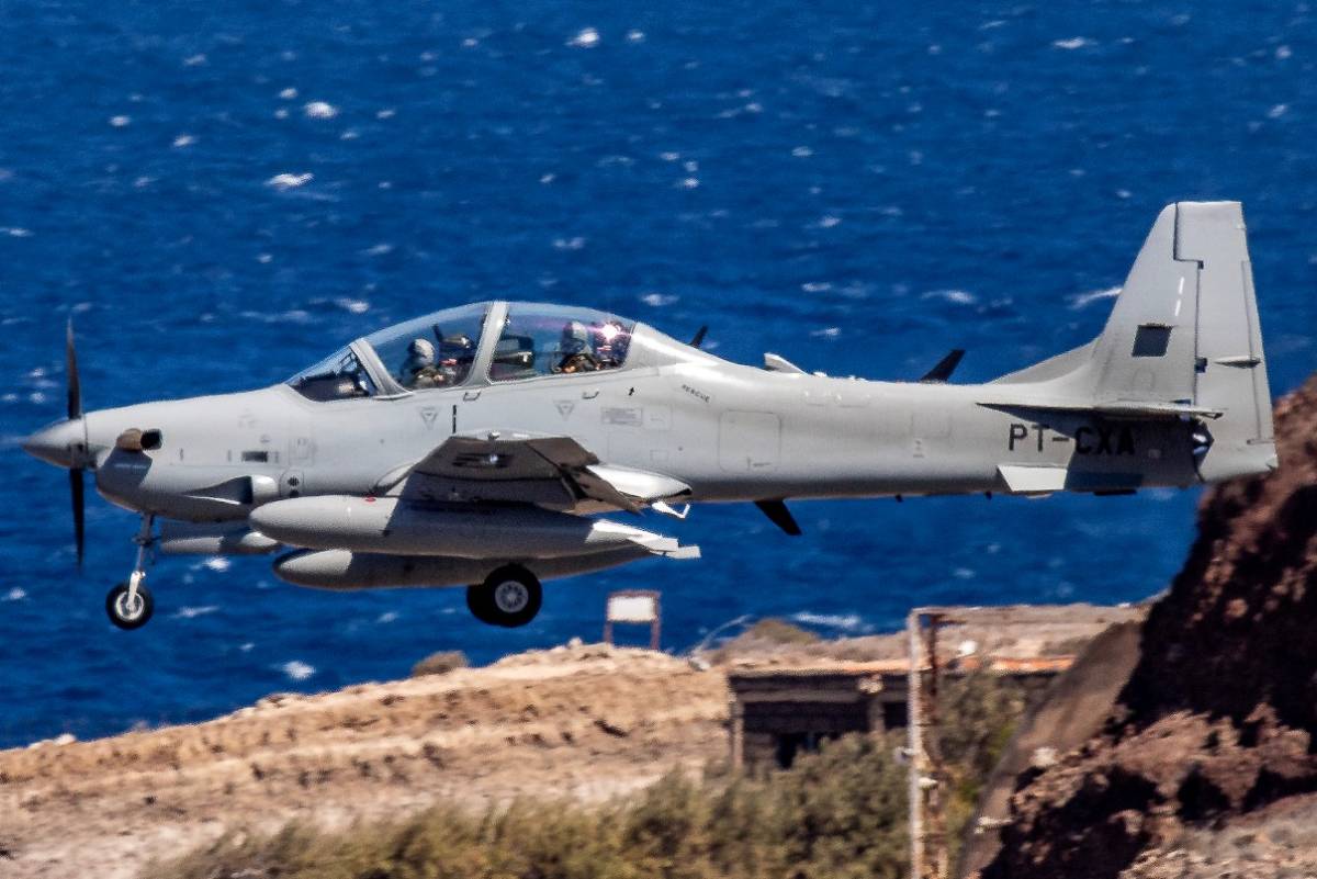 Uno de los A-29N aterrizando en el aeropuerto de Gando, procedente de Cabo Verde. (foto Antonio Rodriguez Santana) Uno de los A-29N aterrizando en el aeropuerto de Gando, procedente de Cabo Verde. (foto Antonio Rodriguez Santana)