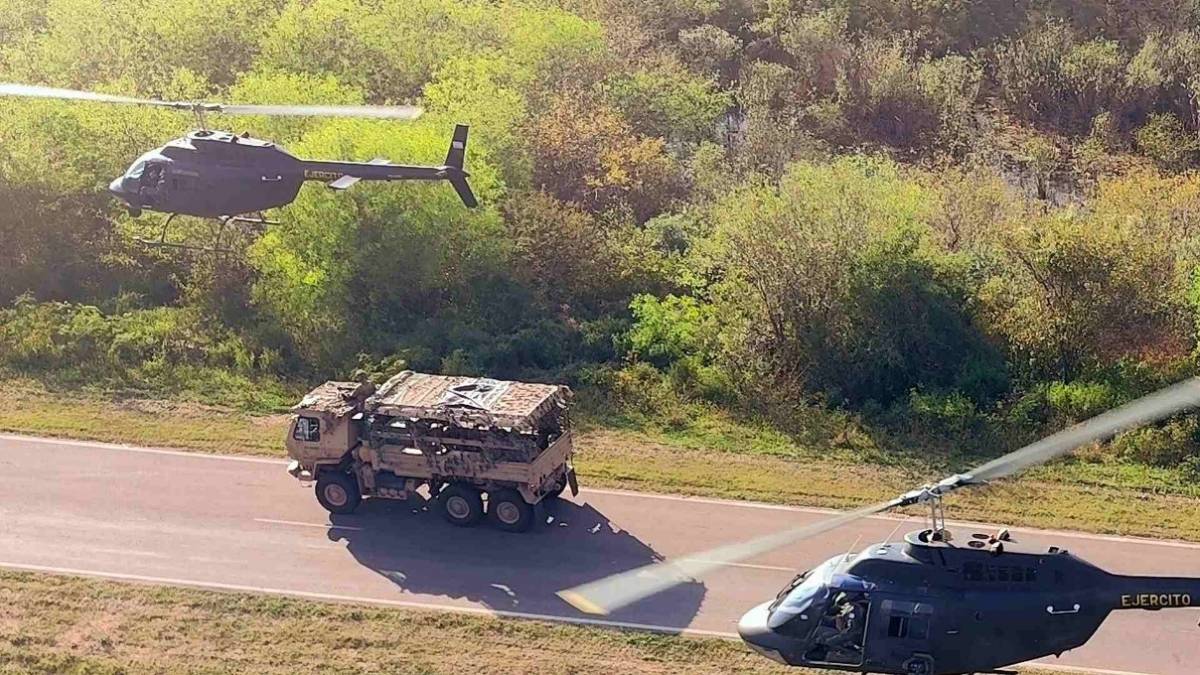 Helicópteros interceptando un vehículo. Helicópteros interceptando un vehículo.