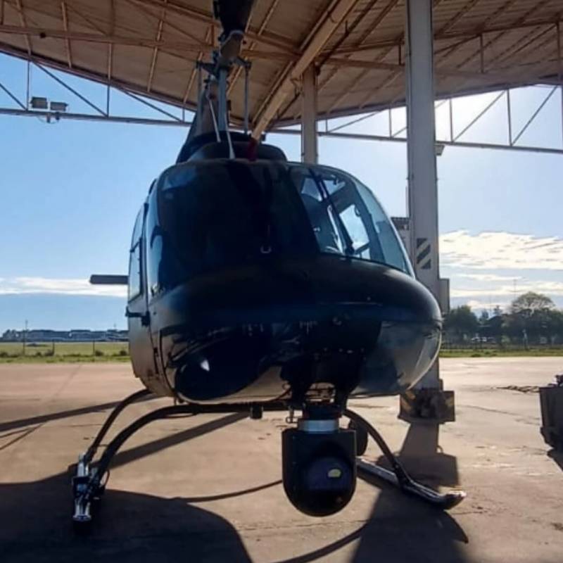 Un helicóptero Bell 206. Un helicóptero Bell 206.