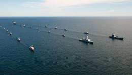 Fuerza de Tarea de superficie en formacin durante UNITAS 2024. (Foto: US Navy)