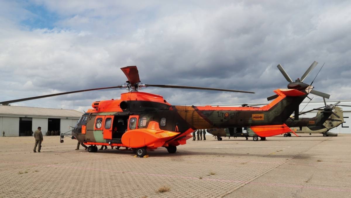 El BHELEME II cuenta con tres helicópteros AS532UL especialmente adaptados para la lucha contra los incendios. El BHELEME II cuenta con tres helicópteros AS532UL especialmente adaptados para la lucha contra los incendios.