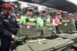 Entrega de Chalecos Antibala Nivel IIIA de Armor Life Lab a la Polica  Nacional del Per en 2017.