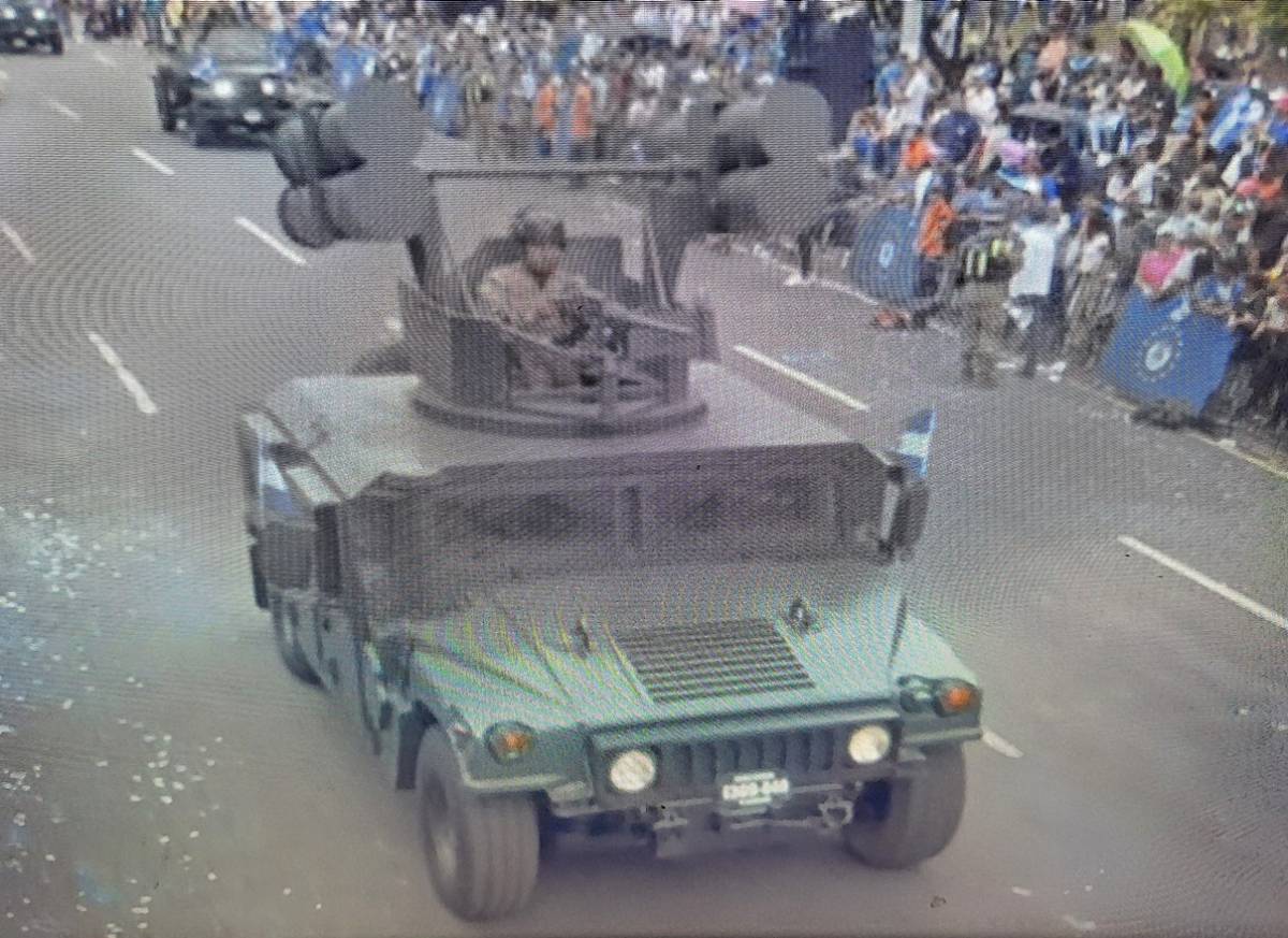 Vehculos tcticos durante el desfile.