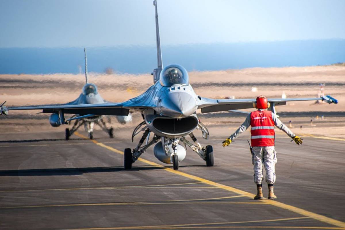 Un avin de combate F-16 de la Fuerza Area de Chile.