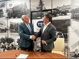 La firma del acuerdo entre ambas empresas (TSD)