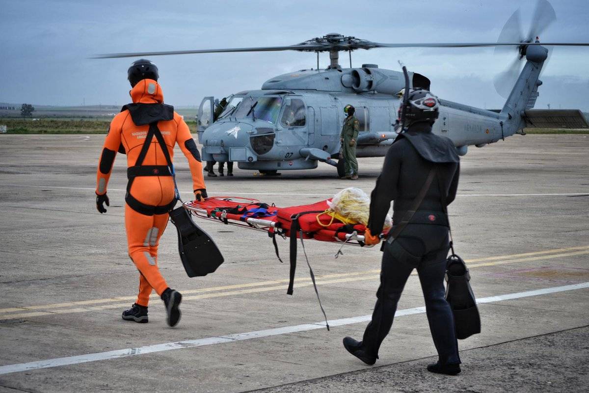 Entre los muchos profesionales que forma la EDAN, están los NADR (Nadador de Rescate). (foto Armada) Entre los muchos profesionales que forma la EDAN, están los NADR (Nadador de Rescate). (foto Armada)