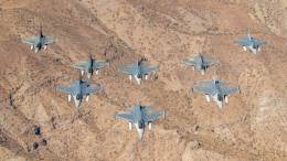 Bandada de F-16 Fighting Falcon de la Fuerza A�rea de Chile.