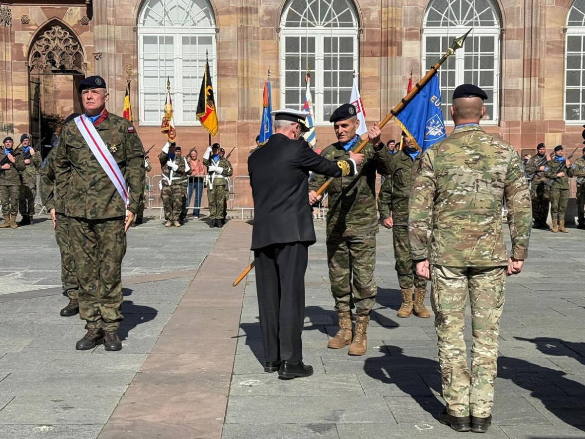 Toma de mando del Teniente General Lázaro como Comandante en Jefe del Eurocuerpo. Toma de mando del Teniente General Lázaro como Comandante en Jefe del Eurocuerpo.
