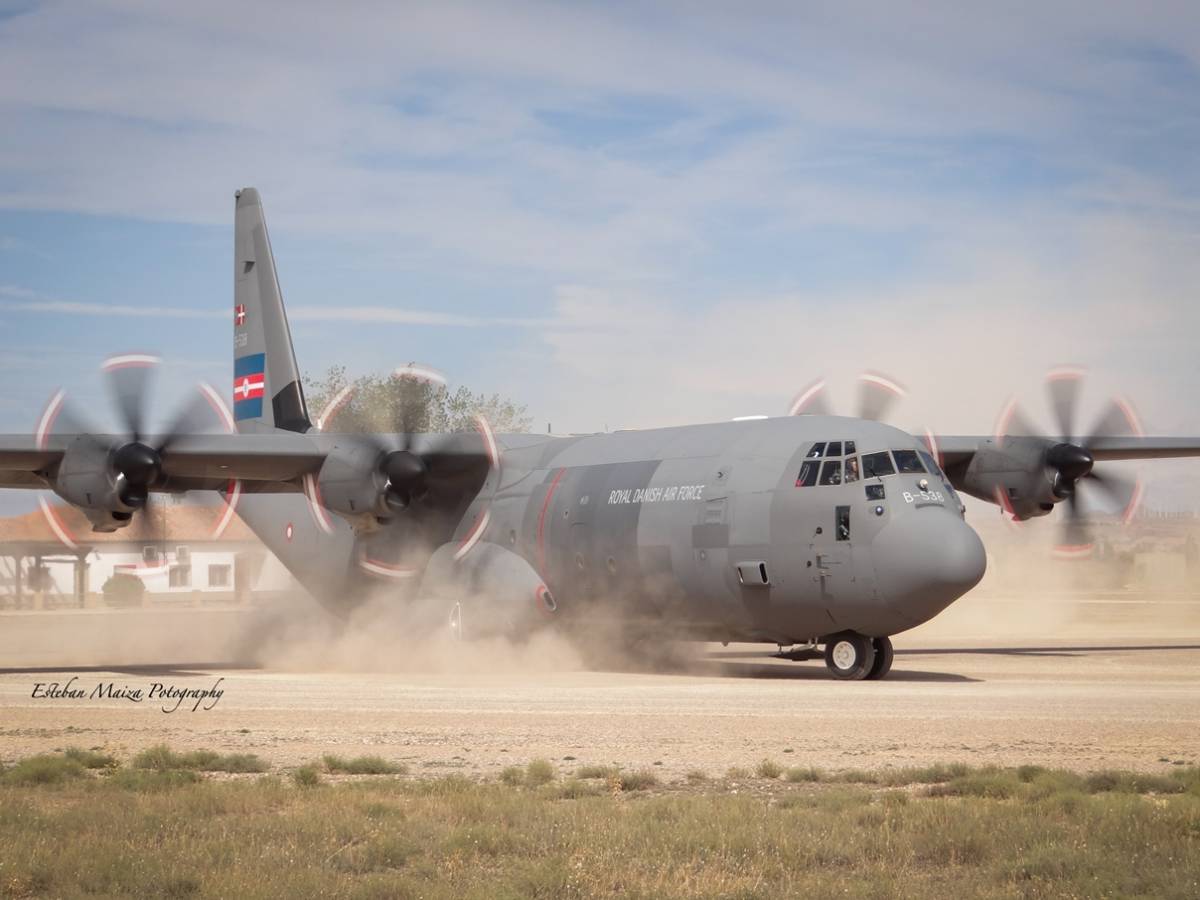 Otro ángulo del Hércules danés operando en Ablitas. (foto: Esteban Maiza) Otro ángulo del Hércules danés operando en Ablitas. (foto: Esteban Maiza)