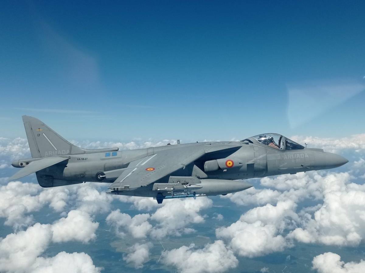 Uno de los AV-8B de la Novena Escuadrilla en vuelo. (Foto Armada) Uno de los AV-8B de la Novena Escuadrilla en vuelo. (Foto Armada)