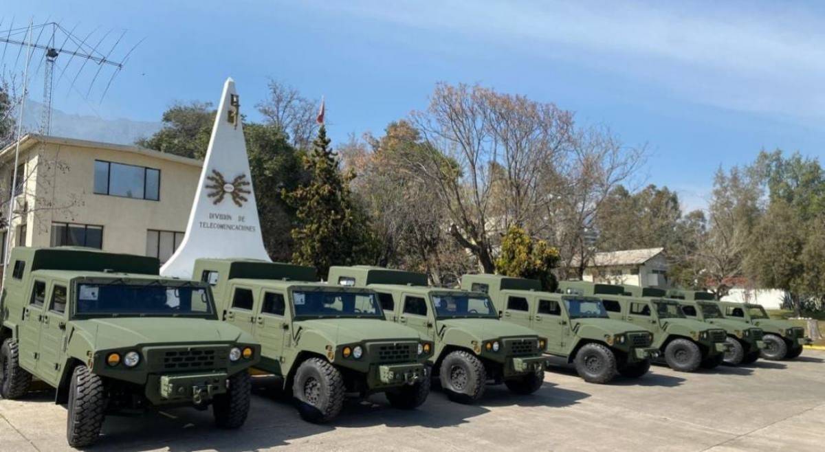 Los nuevos vehculos Kia KLTV de telecomunicaciones del Ejrcito de Chile.
