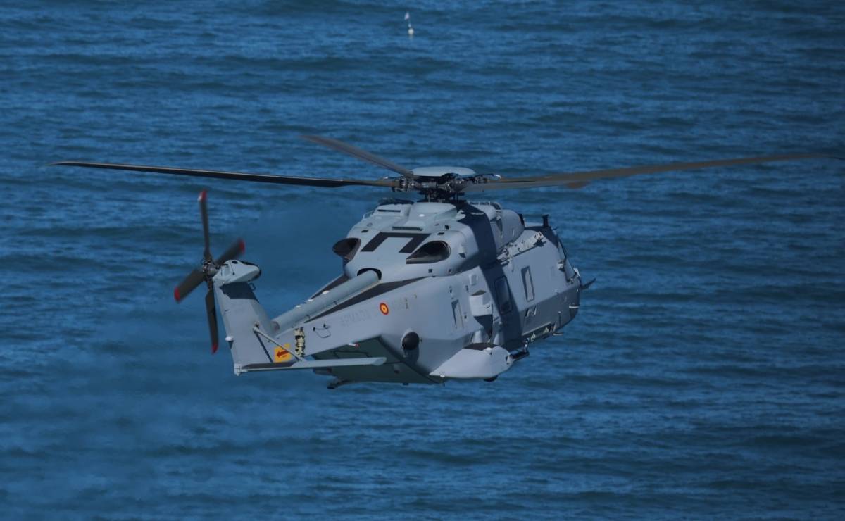 Vista trasera del NH90, donde se aprecia que está dotado de dos motores, en concreto los General Electric CT7-8F5. (Foto Julio Maiz) Vista trasera del NH90, donde se aprecia que está dotado de dos motores, en concreto los General Electric CT7-8F5. (Foto Julio Maiz)