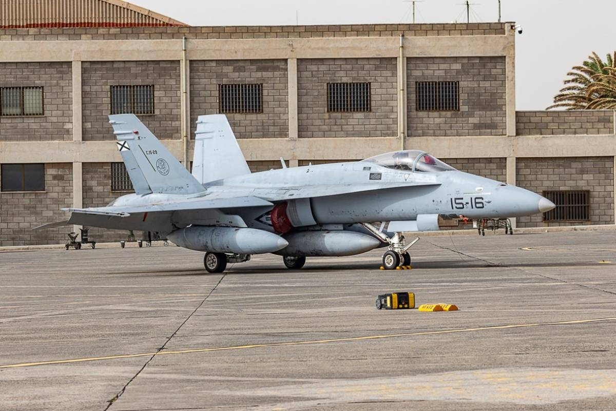 Otro de los aviones de combate EF-18M desplegados en Gando (Gran Canaria), en este caso del Ala 15. (Foto: Antonio Rodríguez Santana) Otro de los aviones de combate EF-18M desplegados en Gando (Gran Canaria), en este caso del Ala 15. (Foto: Antonio Rodríguez Santana)