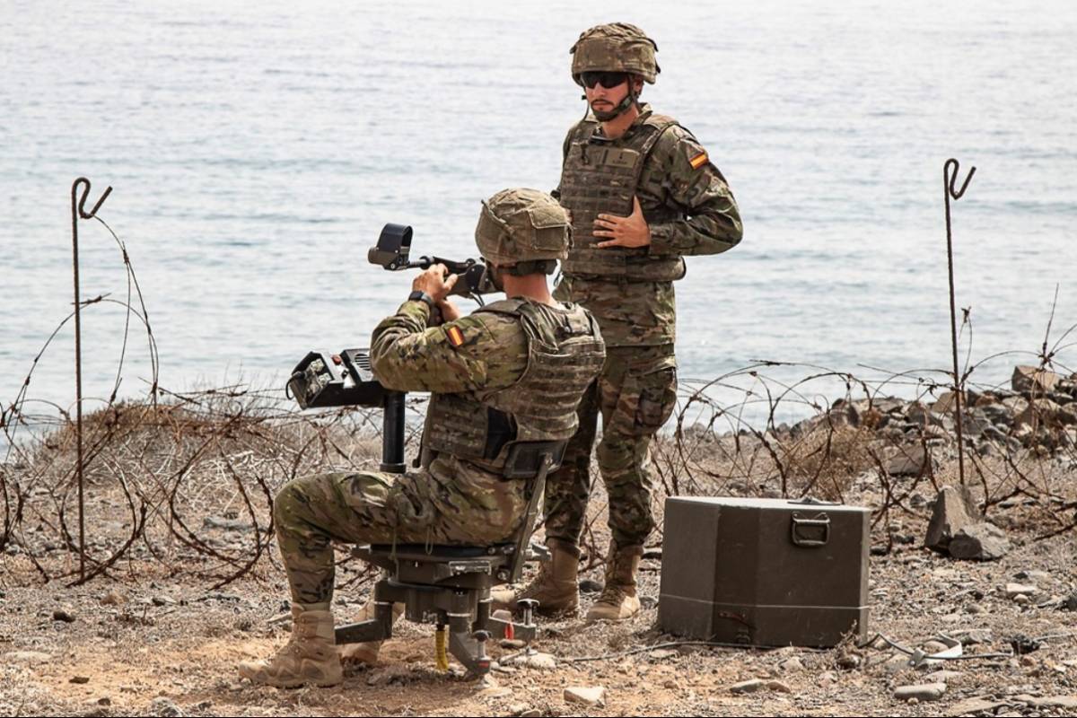 Artilleros asignados a la Unidad de Defensa Antiaérea (UDAA) III-73, apuntan su sistema antiaéreo “Mistral”, en el que no está puesto el misil. (Foto: Antonio Rodríguez Santana) Artilleros asignados a la Unidad de Defensa Antiaérea (UDAA) III-73, apuntan su sistema antiaéreo “Mistral”, en el que no está puesto el misil. (Foto: Antonio Rodríguez Santana)