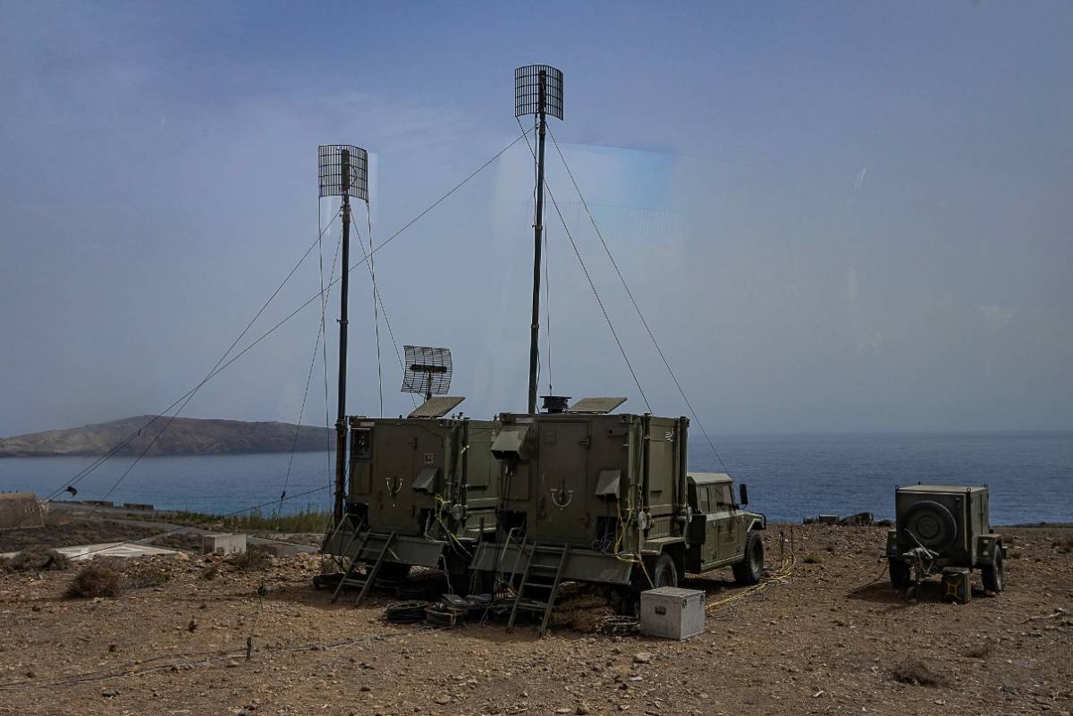 Estaciones de comunicación de la Unidad de Defensa Antiaérea (UDAA) III-73 desplegados en Gando. (Foto: Antonio Rodríguez Santana) Estaciones de comunicación de la Unidad de Defensa Antiaérea (UDAA) III-73 desplegados en Gando. (Foto: Antonio Rodríguez Santana)