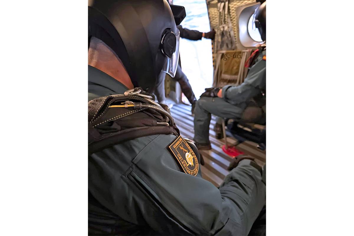 Éste ejercicio permite a sus asistentes el poder realizar saltos desde una importante variedad de plataformas , tanto de ala fija como de ala rotatoria lo que permite realizar un múmero importante de rotaciones en poco tiempo.Es decir, permite acumular un importante número de saltos a los asistentes al ejercicio. Éste ejercicio permite a sus asistentes el poder realizar saltos desde una importante variedad de plataformas , tanto de ala fija como de ala rotatoria lo que permite realizar un múmero importante de rotaciones en poco tiempo.Es decir, permite acumular un importante número de saltos a los asistentes al ejercicio.