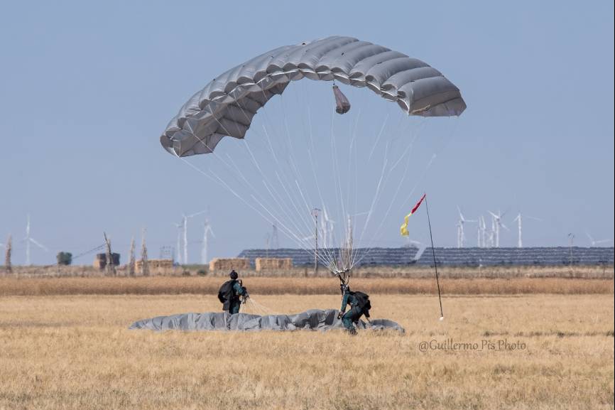 Aunque mas centrada en los saltos Tácticos, la UEI no es agena a las necesidades excepcionales de inserción en la zona de operaciones que puedan presentarse