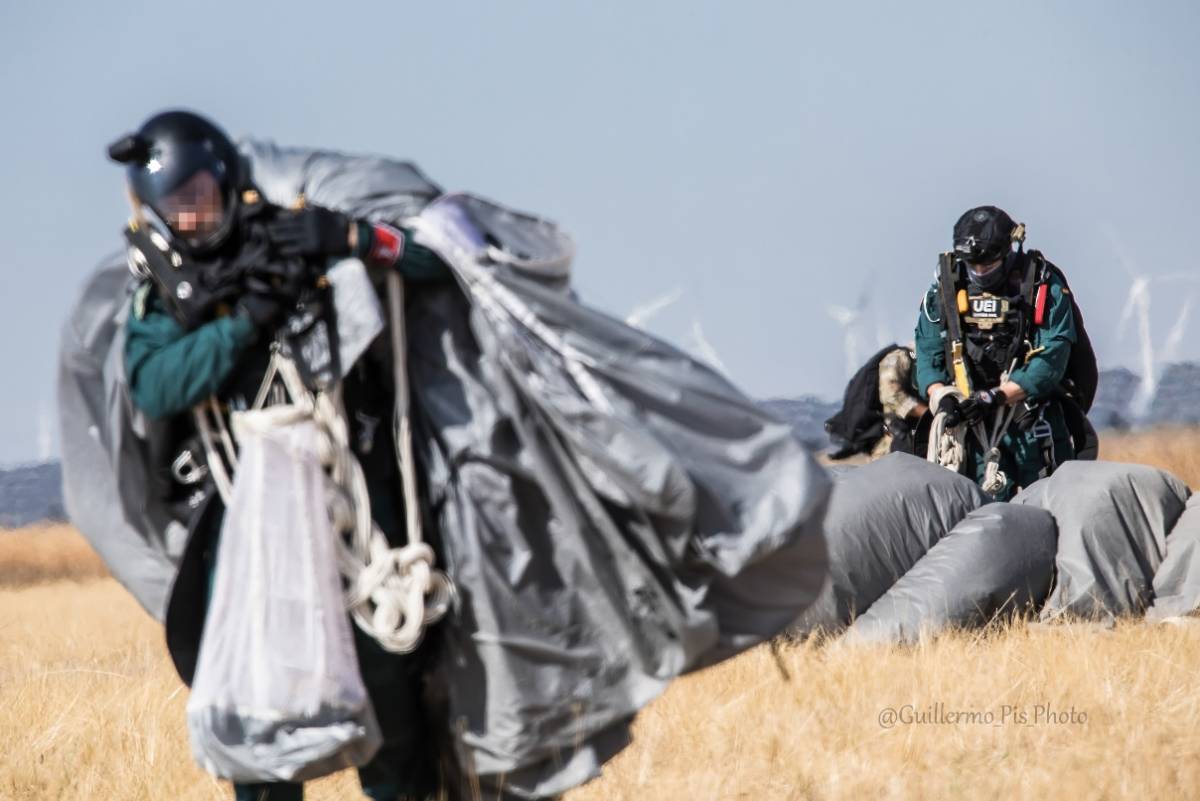 Inserción en zonas rurales de dificil acceso,a áreas urbanas confinadas o saltos al agua serían la finalidad de estos adiestramientos. Inserción en zonas rurales de dificil acceso,a áreas urbanas confinadas o saltos al agua serían la finalidad de estos adiestramientos.