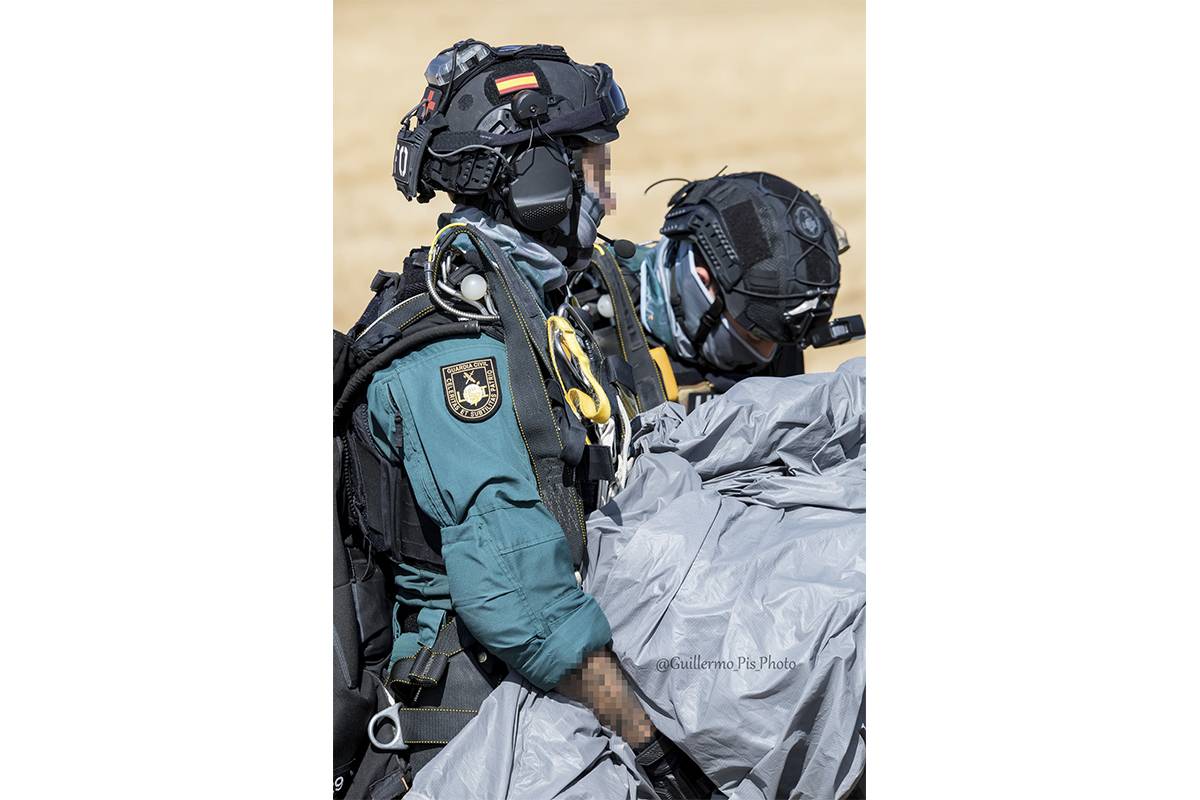 "Mantener actualizados y adiestrados los diferentes procedimientos de actuación es clave para la Unidad y la especialidad de Paracaidismo no es una excepción". "Mantener actualizados y adiestrados los diferentes procedimientos de actuación es clave para la Unidad y la especialidad de Paracaidismo no es una excepción".