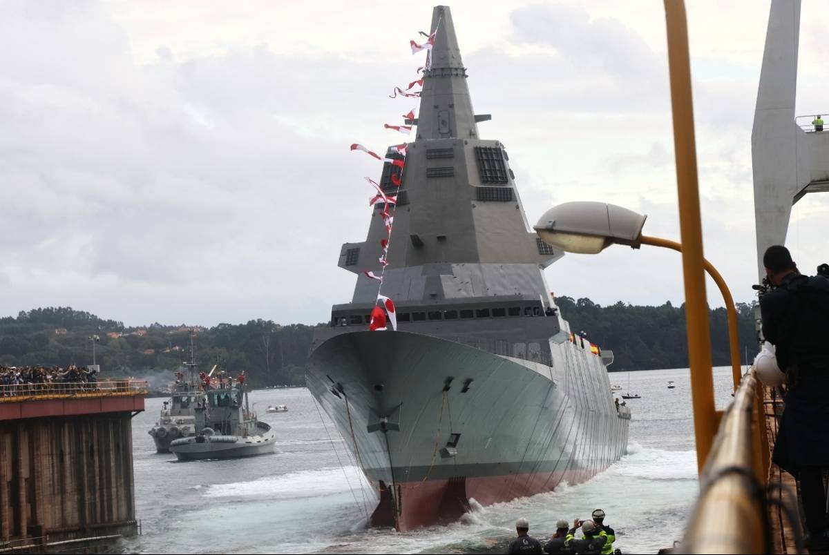 Momento en la que la “Bonifaz” toma contacto con las aguas de la Ría de Ferrol, tras ser botada desde la grada nº-1 del astillero de Navantia en Ferrol. Momento en la que la “Bonifaz” toma contacto con las aguas de la Ría de Ferrol, tras ser botada desde la grada nº-1 del astillero de Navantia en Ferrol.